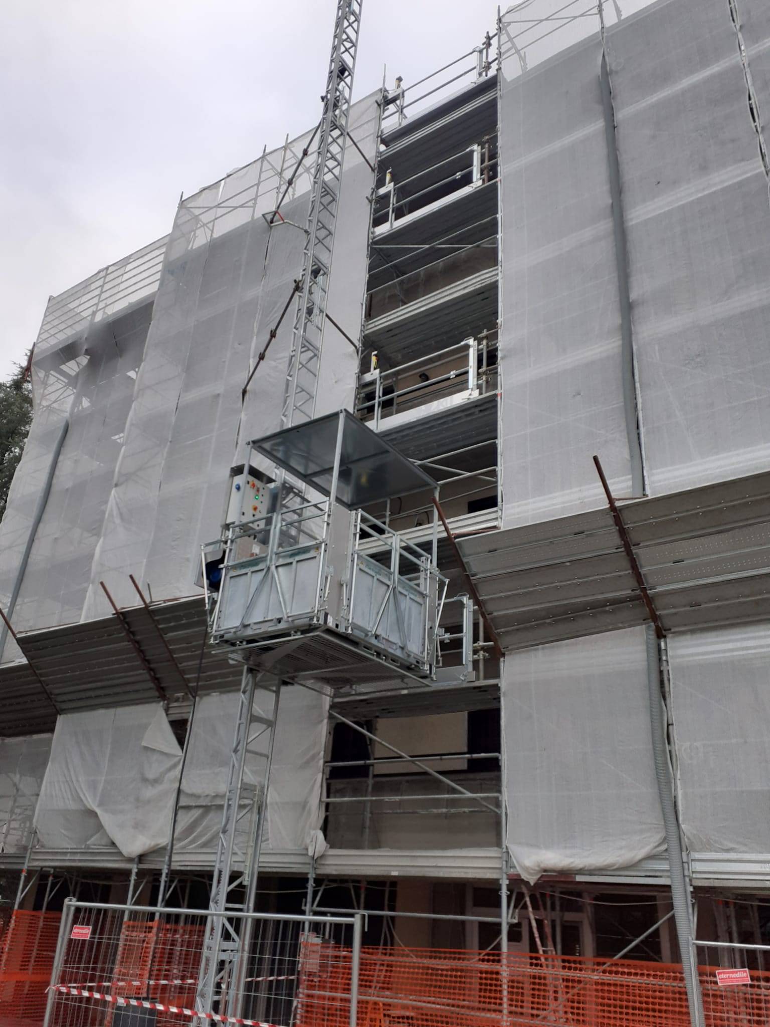 av-montacarichi-CERNUSCO SUL NAVIGLIO- MODELLO ELSAPM-M10 -MONOFASE- ELETTROMECCANICO - CESTA MEDIA (1)