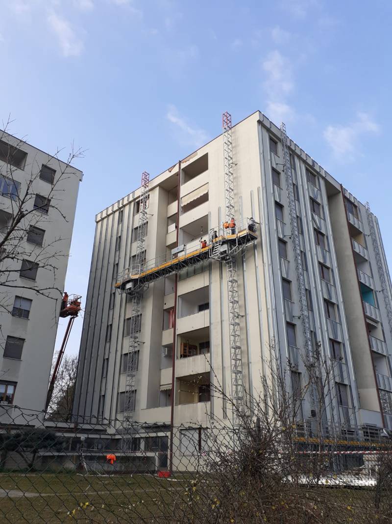 av-montacarichi-Modello ELSAP40 - trifase - con controllo da remoto -bicolonna (1)